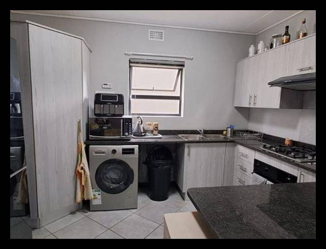 2 BEDROOM TOWNHOUSE FOR SALE IN NORTON PARK